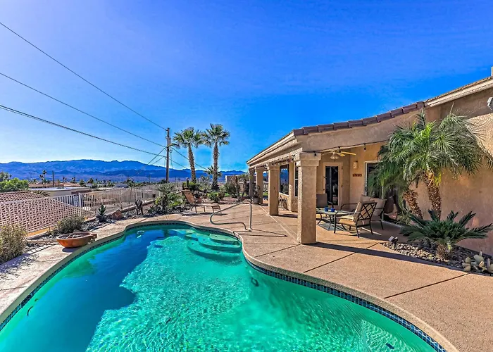 Poolside Bliss: Pet-friendly Havasu Gem *