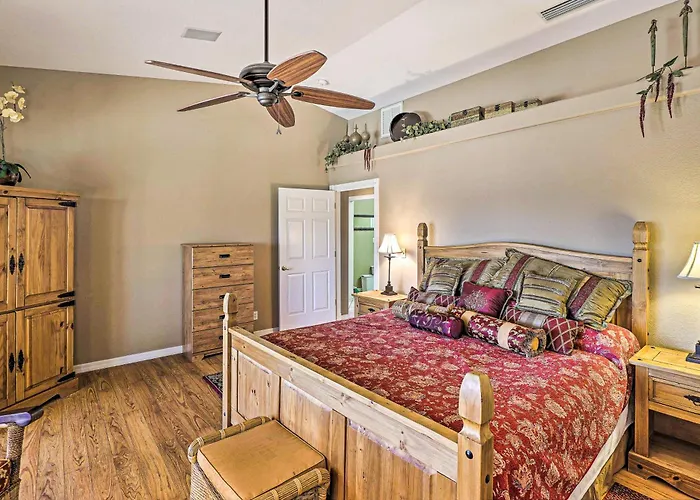 Hébergement de vacances Poolside Bliss: Pet-friendly Havasu Gem