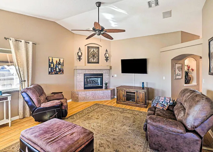 Hébergement de vacances Poolside Bliss: Pet-friendly Havasu Gem