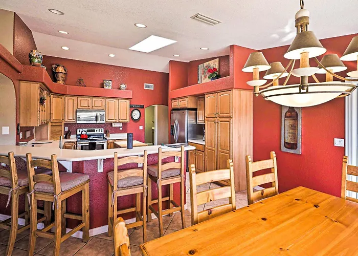 Hébergement de vacances Poolside Bliss: Pet-friendly Havasu Gem *