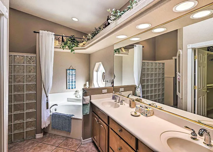 Poolside Bliss: Pet-friendly Havasu Gem Lake Havasu City